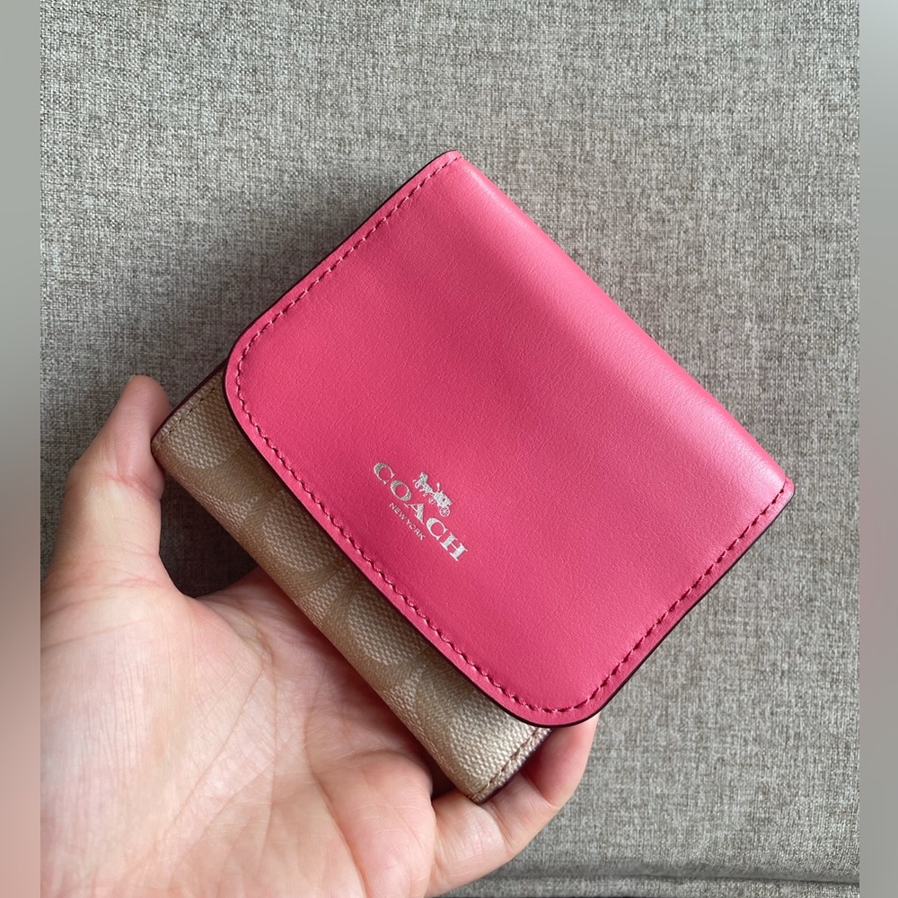 NWT！COACH SMALL WALLET IN SIGNATURE (COACH F53837) fast shipping